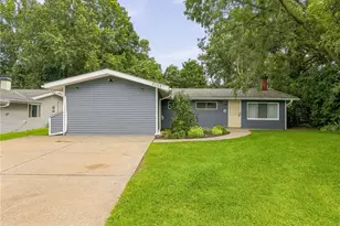 9103 Cranbrook Dr, Northfield Village, OH 44067 - Photo 2