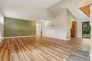 9103 Cranbrook Dr, Northfield Village, OH 44067 - Photo 10