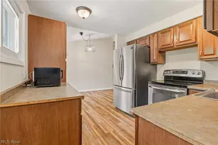9103 Cranbrook Dr, Northfield Village, OH 44067 - Photo 14