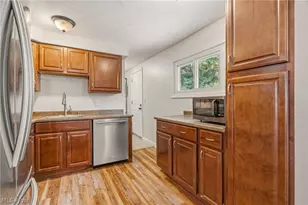 9103 Cranbrook Dr, Northfield Village, OH 44067 - Photo 12