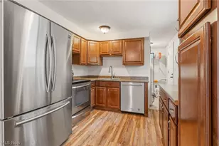 9103 Cranbrook Dr, Northfield Village, OH 44067 - Photo 12