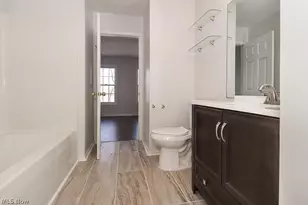 8230 Chester Pkwy Pkwy, Loveland, OH 44103 - Photo 14