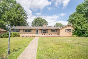 731 Bachtel St SE, North Canton, OH 44720 - Photo 1