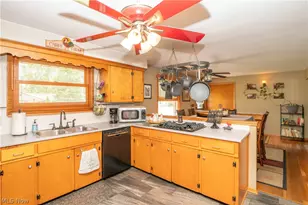 731 Bachtel St SE, North Canton, OH 44720 - Photo 10