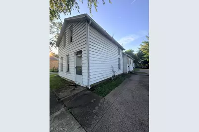 1815 W Monroe Street, Sandusky, OH 44870 - Photo 2