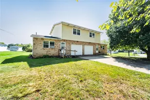 1861 Cloveridge Dr, Orrville, OH 44667 - Photo 2