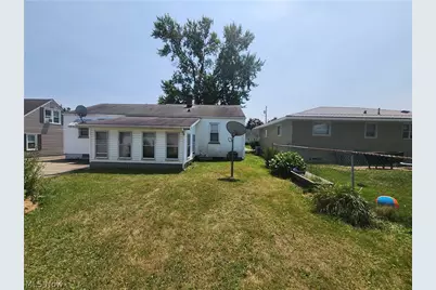 105 Helena Drive, Struthers, OH 44471 - Photo 2