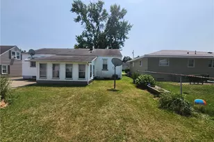 105 Helena Dr, Struthers, OH 44471 - Photo 2
