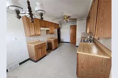 105 Helena Drive, Struthers, OH 44471 - Photo 4