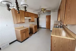 105 Helena Dr, Struthers, OH 44471 - Photo 4
