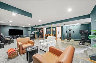 2008 Springfield Lake Blvd, Akron, OH 44312 - Photo 20