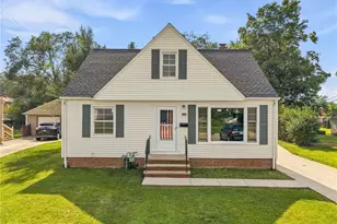 1666 Ridgeview Dr, Wickliffe, OH 44092 - Photo 2