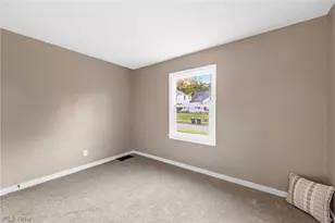 1632 Redwood Ave, Akron, OH 44301 - Photo 10