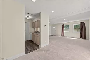 2542 Royal County Down, Uniontown, OH 44685 - Photo 10