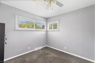 543 Edith Ave, Akron, OH 44312 - Photo 12