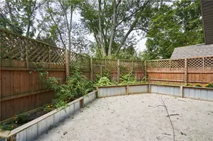 358 Sandhurst Rd, Akron, OH 44333 - Photo 32