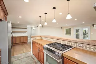 358 Sandhurst Rd, Akron, OH 44333 - Photo 14