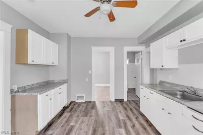 9001 Rosewood Avenue, Loveland, OH 44105 - Photo 2