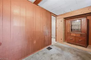 301 Porter Ave, Campbell, OH 44405 - Photo 12