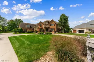 1555 Fox Den Ct, Canfield, OH 44406 - Photo 2
