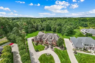 1555 Fox Den Ct, Canfield, OH 44406 - Photo 4