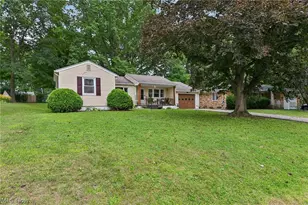 557 Hartzell Dr, Barberton, OH 44203 - Photo 2