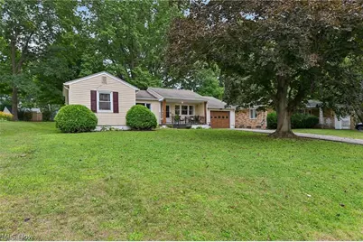557 Hartzell Drive, Barberton, OH 44203 - Photo 2