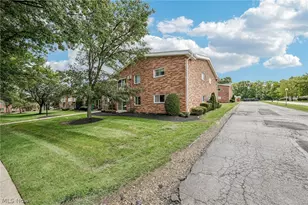 491 Tollis Pkwy, Grandview Heights, OH 44147 - Photo 2