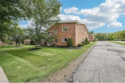 491 Tollis Parkway #173E, Grandview Heights, OH 44147 - Photo 2