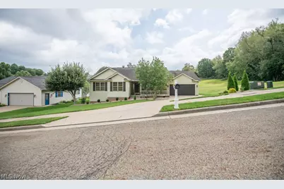 1751 Sandlewood Drive SE, New Philadelphia, OH 44663 - Photo 2