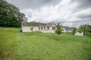 1751 Sandlewood Dr SE, New Philadelphia, OH 44663 - Photo 4