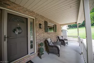 1751 Sandlewood Dr SE, New Philadelphia, OH 44663 - Photo 8
