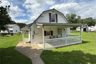 156 Barnhill Rd NE, New Philadelphia, OH 44663 - Photo 2