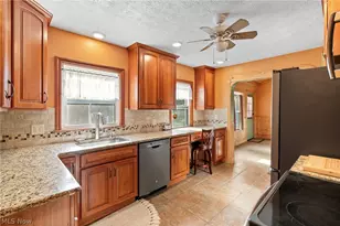 164 Maplecrest St SW, North Canton, OH 44720 - Photo 8
