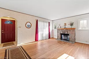 164 Maplecrest St SW, North Canton, OH 44720 - Photo 4