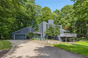 1049 N Medina Line Rd, Akron, OH 44333 - Photo 2