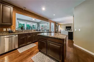 5570 W Long Ridge Dr, Green Hills, OH 44131 - Photo 8