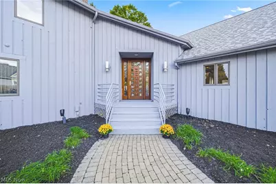 37725 Lake Shore Boulevard, Eastlake, OH 44095 - Photo 8