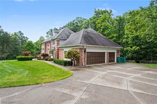 1295 Connecticut Woods Dr, Hudson, OH 44236 - Photo 4