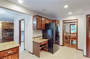 17099 Creighton Dr, Chagrin Falls, OH 44023 - Photo 6