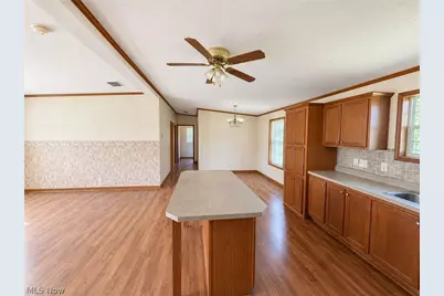 723 W Livingston Avenue, Crestline, OH 44827 - Photo 6