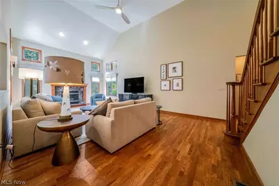 4084 Shelly Drive, Green Hills, OH 44131 - Photo 6
