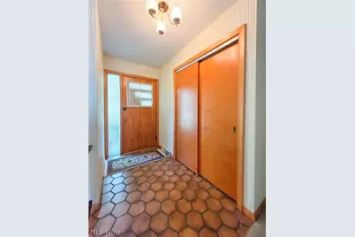 1815 Glenmont Drive NW, Canton, OH 44708 - Photo 4