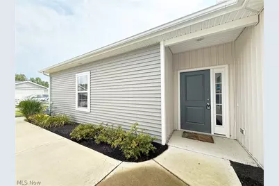 208 Silver Spring Circle, Elyria, OH 44035 - Photo 4