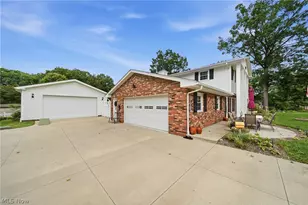 831 Oakcrest Ln NE, Massillon, OH 44646 - Photo 4