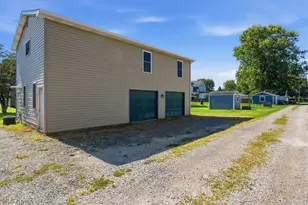 419 Poplar Ave, Williamstown, WV 26187 - Photo 4