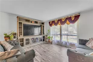 596 Eric Dr, Akron, OH 44305 - Photo 4