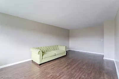 3271 Warrensville Center Road #8B, Huber Heights, OH 44122 - Photo 6