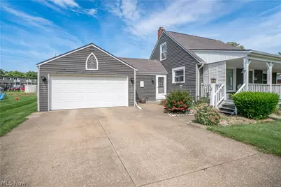 2125 41st Street NE, Canton, OH 44705 - Photo 2