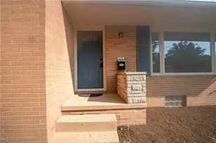 615 Summit St SE, North Canton, OH 44720 - Photo 2